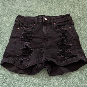 American Eagle women’s black distressed mom shorts size 6